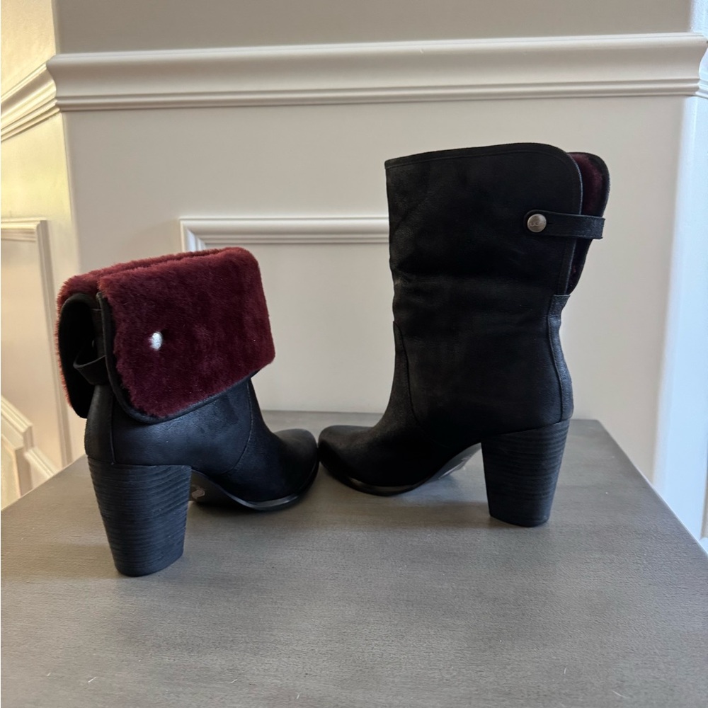 UGG Australia Layna Black Suede Sheepskin Ankle boots 1005955. Size 10
